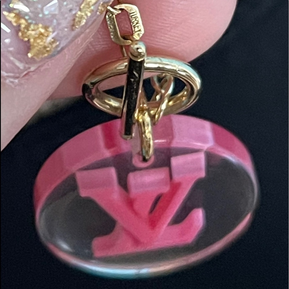 Louis Vuitton 🛍 Charm 10K Yellow Gold Necklace - Picture 4 of 7